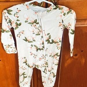 NWT Angel Dear Bamboo Magnolia Floral Convertible Feet Romper Pajama